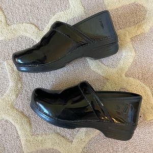 Dansko Women’s XP Black Patent size 40